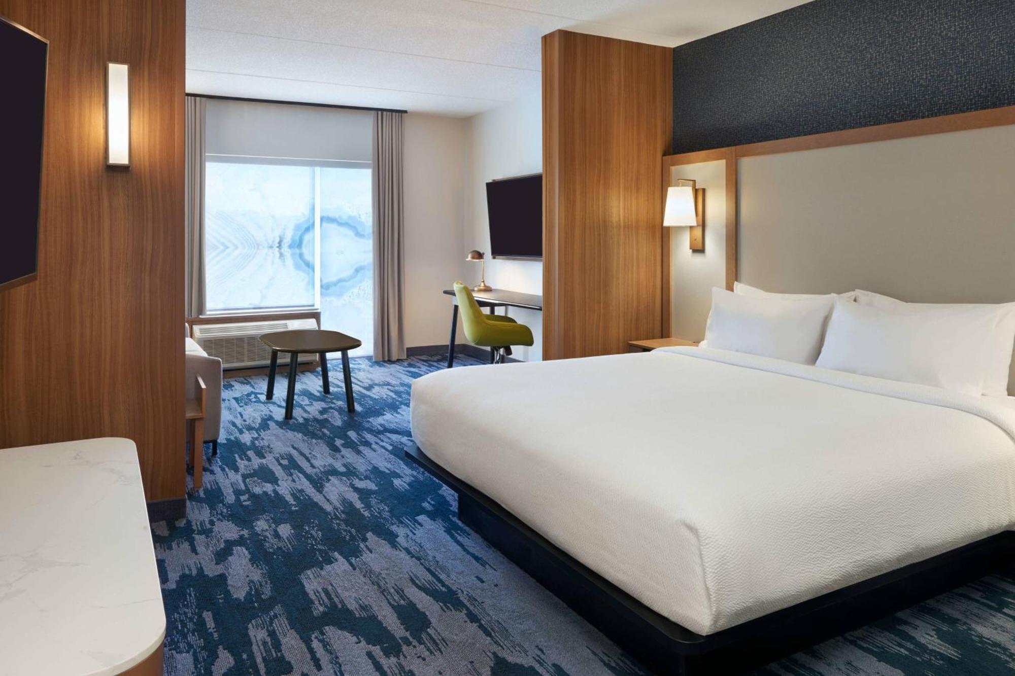 Fairfield By Marriott & 3*